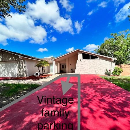 Vintage Family Scape + Heated Pool&Discount Βίλα Τάμπα Εξωτερικό φωτογραφία